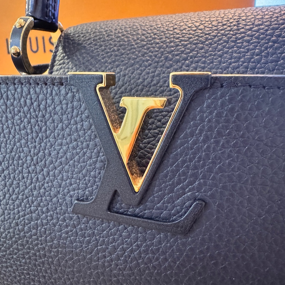 Limited Louis Vuitton Navy Capucines MM - Picture 10 of 16